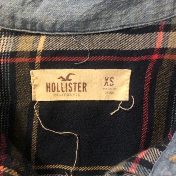 ๐2 for $15๐ Hollister Plaid Button-up - Picture 4 of 4